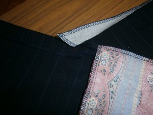 detail of front waist right corner