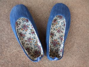 free-pattern-ballerina-slippers-finished-slippers-plain