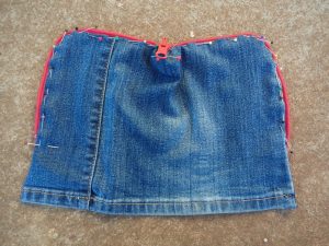 the-jeans-recycling-challenge-the-last-leg-little-zip-bag-zip-pinned-on-and-bag-flat