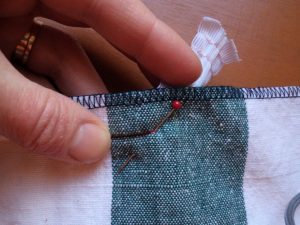 How to sew an invisible zip 13