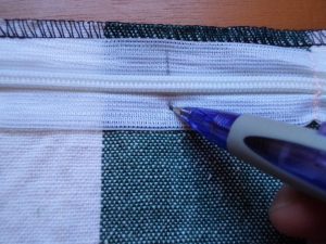 How to sew an invisible zip 7