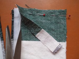 How to sew an invisible zip with facing 1