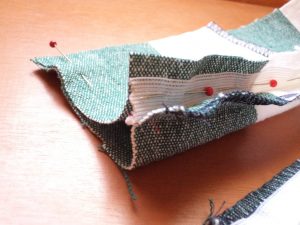 How to sew an invisible zip with facing 2