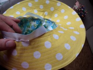Free Pattern Make a Hat attaching the ribbon