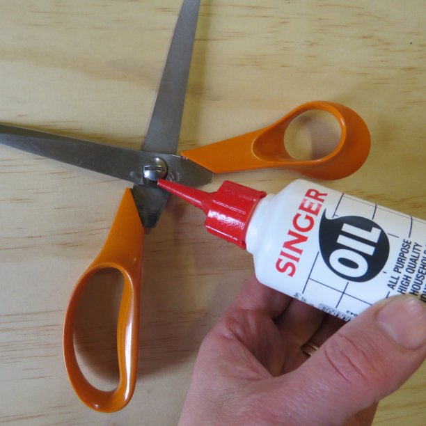Cutting and scissors tips Oiling scissors