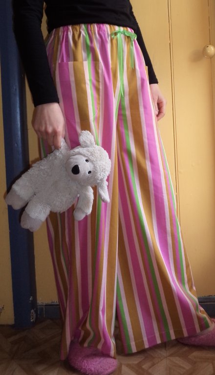 Free pattern: pajama pants (or shorts) - The Craft of Clothes