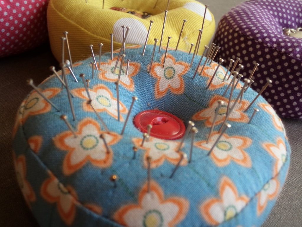 3 Great Pincushion Ideas Dressmaker's Companion Pincushion With Pins ...