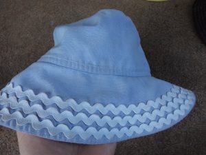 Free Pattern Make a Hat ric rac detail