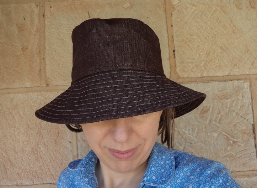 Help] I'm trying to make a HUGE wide brim hat, similar to the one