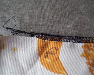 Overlocking A perfect beginning and end 4a Use a darning needle