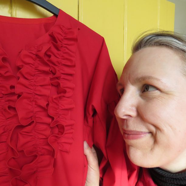 Cendre top blooper reel Red top with frills