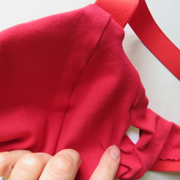 Making a bra with a gap in the side seam