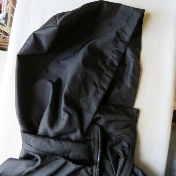 Hood of the black Kiabi windbreaker