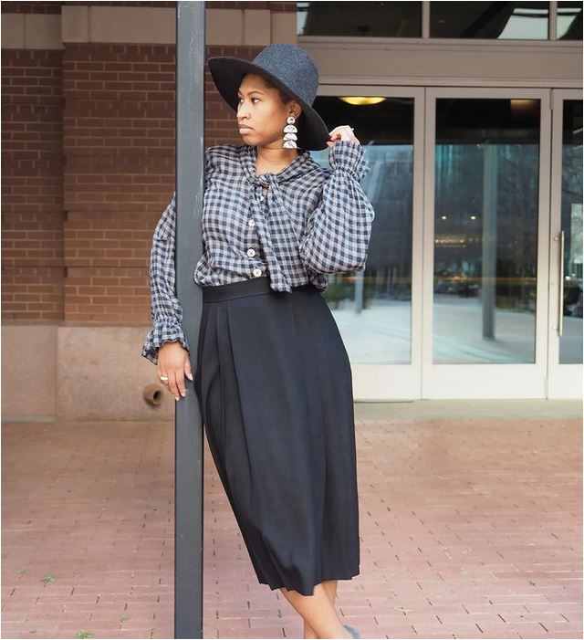 Iris blouse in gingham with elastic cuffs.